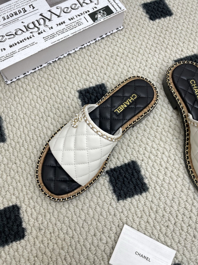 Ch**el slippers